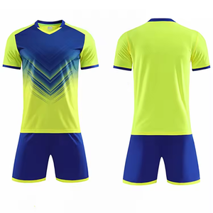Conjunto de Fútbol Personalizable al por Mayor en Azul Claro y Blanco, Ropa Deportiva Premium Transpirable, Camisetas de Fútbol de Secado Rápido - Product Image 5