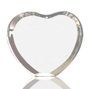 Marco de Fotos Personalizado con Grabado Láser en Cristal Sólido, Bloque de Cristal K9 en Forma de Corazón, Regalos para Boda o San Valentín - Product Image 1