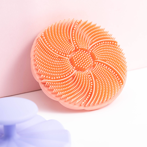 Nouvelle brosse de bain en silicone souple multicolore très populaire avec poignée pour exfoliation et massage - Product Image 2