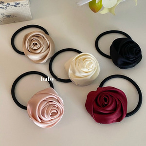 Élastique à cheveux en satin français rose, simple, éthéré, doux, unique, rétro et haut de gamme. - Product Image 4