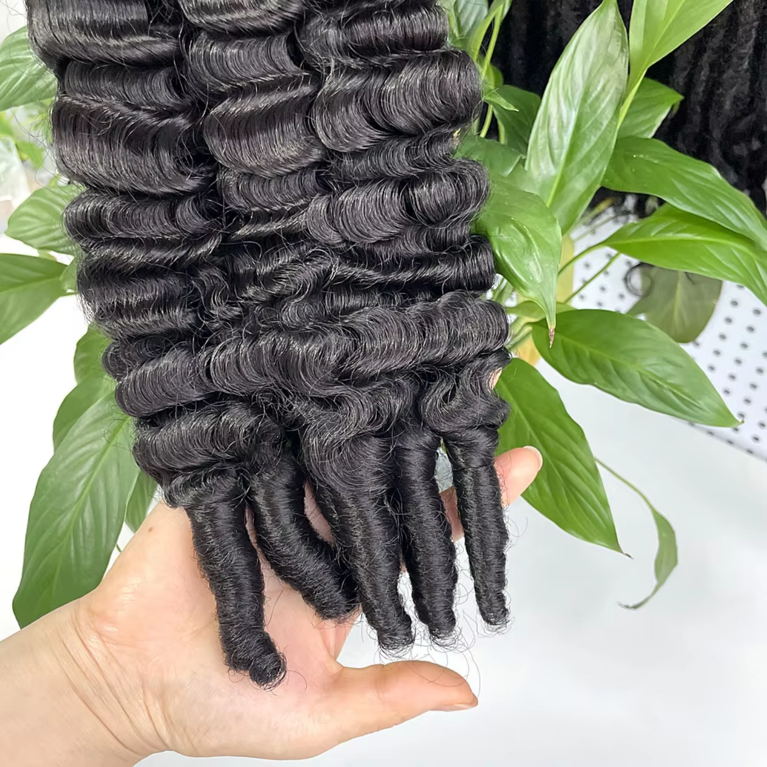 KAMA Wholesale Brazilian Curly Hair Weft Machine Double Weft Non-Remy Soft Blended Human Hair Weaving Extensions 100g/pack - Factory Detail View 7