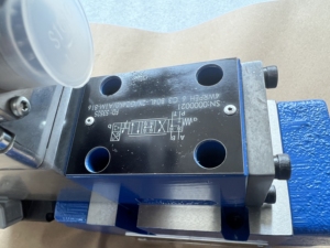 Vannes à commande directe électriques avec retour de position 4WRE 4WREE 10 W75-23/G24K31/F1M 4WRE6V16-22/G24K4/V Linea - Product Image 4