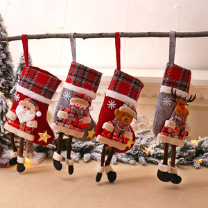 4 chaussettes <span class=keywords><strong>de</strong></span> Noël festives à motif à carreaux <span class=keywords><strong>de</strong></span> taille moyenne pour la fête des enfants, décoration <span class=keywords><strong>de</strong></span> la maison avec ornements suspendus, sacs à bonbons - Product Image 2