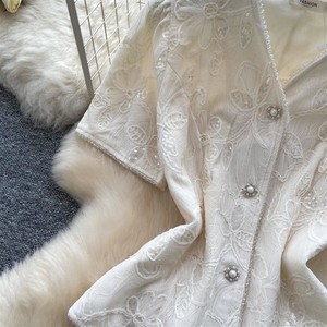 Ensemble élégant deux pièces pour femme : Haut en dentelle et sequins à col en V, et jupe longue en tulle à fleurs 3D – Robe de soirée de célébrité - Product Image 3
