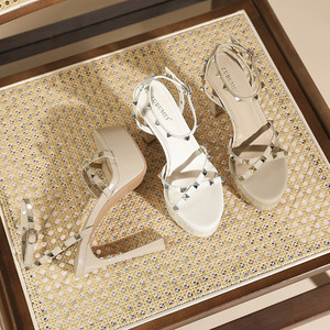 Sandales à talons hauts pour femmes, style français, imperméables, à plateforme, à brides croisées, à talon fin, à bout ouvert, avec rivets raffinés - Product Image 4