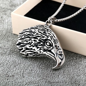 จี้รูปนกอินทรีสแตนเลส สร้อยคอผู้ชาย สไตล์เรโทร จี้รูปสัตว์ขนาดใหญ่ ของขวัญ เครื่องประดับแฟชั่น - Product Image 2