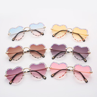 2021 lunettes de soleil en forme de coeur sans monture femmes lunettes logo personnalisé sans cadre métal Temple été lunettes de soleil