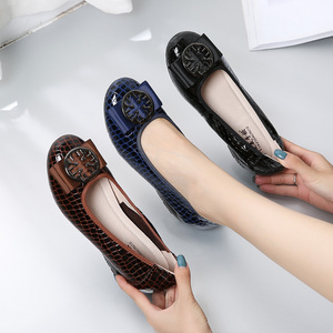 Mocassins Plats de Luxe <span class=keywords><strong>pour</strong></span> Femme en <span class=keywords><strong>Cuir</strong></span> Verni Souple Marron avec Lacets Antidérapants, Conception Pieds Nus <span class=keywords><strong>pour</strong></span> l'Automne - Product Image 5