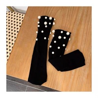 Vente en gros Respirant Nouveau Luxe Tendance Cristal Chaussettes Femmes Haute Qualité Mode Perle Printemps Automne Chaussettes Antidérapantes pour Femmes