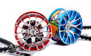 Diffuseur de parfum pour voiture en forme de roue de luxe avec logo personnalisable, parfum longue durée, alimenté <span class=keywords><strong>par</strong></span> énergie solaire, Bluetooth, véhicule - Product Image 4