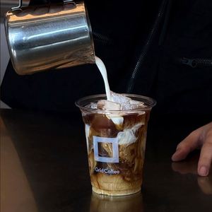Gobelets en plastique transparent jetables avec couvercle, impression personnalisée du logo, 8oz, 10oz, 12oz, 16oz, 24oz, 32oz, film d'étanchéité PP PET, pour desserts et café - Product Image 1
