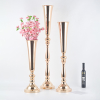 Support floral haut en métal doré, présentoir pour centres de table trompette de mariage, vase trompette à fleurs personnalisable argenté et blanc