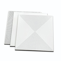 Plaque de plafond suspendu carrée en aluminium au design moderne, ignifuge, insonorisée, imperméable, avec revêtement en poudre, pour immeuble de bureaux