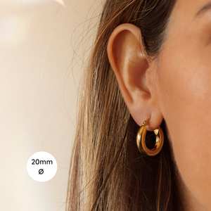 Vente en gros de meilleures ventes Boucles d'oreilles créoles épaisses en plaqué or 18 carats Bijoux simples Boucles d'oreilles créoles modernes en acier inoxydable 316L - Product Image 5