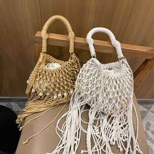 Sac seau portable en paille tressée et polyester, fait main avec pompon, au design élégant, style décontracté et tendance pour femme - Product Image 2