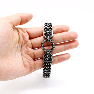 Yunnique-pulsera de cadena de acero y titanio de estilo europeo para hombre, diseño de escorpión negro Punk, regalo de joyería Retro - Product Image 4