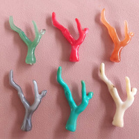 Perles en acrylique multicolores irrégulières en forme de corail de marque Sea Serials
