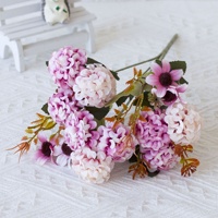 Bouquet de chrysanthèmes artificiels vintage à pompons, fleurs artificielles mélangées aux tons automnaux pour décoration de mariage et vitrine