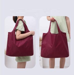 Buste pieghevoli in poliestere riciclato con Logo personalizzato 2024 210 Rip stop in nylon sacchetti della spesa pieghevole in poliestere - Product Image 4