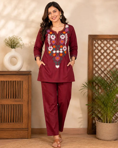 Ensemble coordonné en coton brodé marron pour femme, col en V, tenue assortie deux pièces, élégante, pour les vacances, la plage, les stations balnéaires - Product Image 3