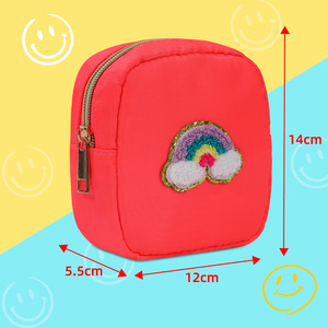 Bolsa de Maquillaje Personalizada con Letras Bordadas, Bolsa de Cosméticos de <span class=keywords><strong>Viaje</strong></span>, Organizador de Artículos de Aseo Impermeable de Nailon con Cierre para <span class=keywords><strong>Mujer</strong></span> - Product Image 6