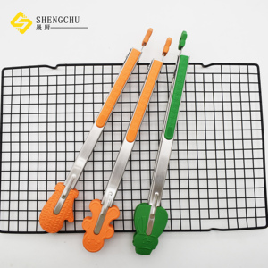 Accessoires de cuisine à succès, pince alimentaire en silicone de Noël avec manche en acier inoxydable, pinces à spaghetti et à pain, adaptées pour le barbecue - Product Image 1