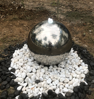 Décoration artistique moderne Fontaine en forme de boule en acier inoxydable pour l'extérieur Sphère faite à la main Caractéristiques de l'eau LED pour la décoration de jardin