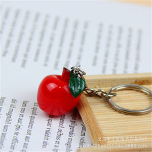 Llavero Creativo con Colgante de Frutas Simuladas: Uva, Fresa, Granada, Sandía - Product Image 4