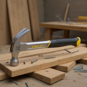 Martillo de cabeza curva Stanley de 20 oz con marco de acero y mango de goma para carpintería y construcción - Product Image 3