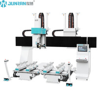 Centre d'usinage cinq axes JUNRAN JR-T2+2 (double tête, double broche) pour le travail du bois destiné à la production de meubles en bois massif.