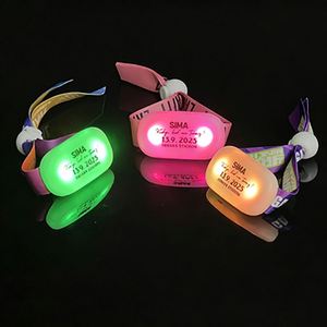 กำไลข้อมือเรืองแสง LED วัสดุ ABS พร้อมรีโมทคอนโทรล RGB ปรับแต่งได้ ของขวัญคริสต์มาสและไฟประดับสุดทันสมัย - Product Image 4