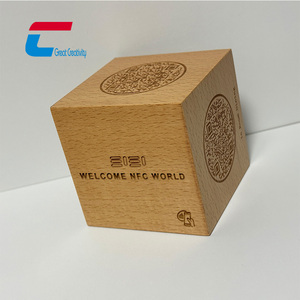 Biểu tượng tùy chỉnh mã QR tre sồi NFC Cube bảng gỗ có thể quét menu NFC Cube cho nhà hàng khách sạ<span class=keywords><strong>n</strong></span> - Product Image 5