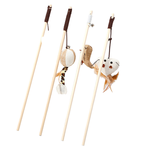 Giocattolo Interattivo per Gatti in Legno Massello con Piuma e Campanello, Bastone per Stuzzicare e Calmare il <span class=keywords><strong>Gatto</strong></span> - Product Image 1