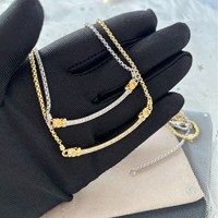 Collier classique en zircon avec bordure de couleur contrastée et motif sourire