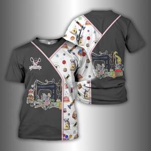 Maglietta da Cucito Personalizzata con Nome, T-Shirt Vintage per Sartoria, Regalo per Cucitrice, Artigiana, Appassionata di Moda - Product Image 1