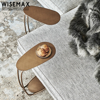 WISEMAX FURNITURE Table d'appoint en métal créative italienne, article de décoration pour la maison, table basse en forme de C pour le côté du canapé
