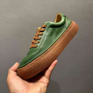 Baskets vertes en cuir véritable et maille pour hommes, faites à la main, décontractées, à lacets, confortables, antidérapantes, légères, en caoutchouc pour l'été - Product Image 1