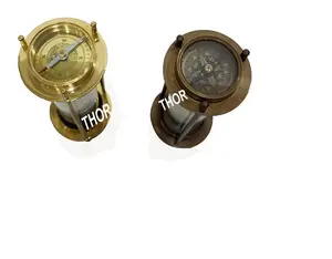 コンパスベースがぶら下がっている真鍮の砂タイマー砂時計装飾的な送信タイマー2つの砂タイマーのセット