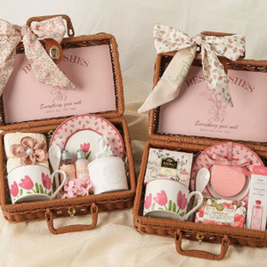 <span class=keywords><strong>Coffret</strong></span> Cadeau Promotionnel Fête des Mères 2026 : Serviette, <span class=keywords><strong>Parfum</strong></span>, Bougie, Mug, Couverture – Luxe Personnalisé pour Femme, Relaxation Spa en Nylon - Product Image 1