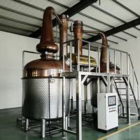 Équipement de distillerie d'alcool à double pot en cuivre de 3000 L Belle machine de distillation de whisky à col de cygne