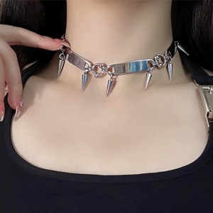 Collar tipo gargantilla de acero de titanio estilo punk con púas para mujer, accesorio de moda para el día a día - Product Image 3