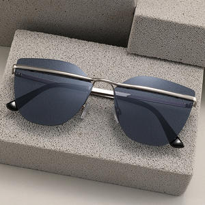 แว่นกันแดดทรงแคทอายไร้กรอบโลหะสำหรับผู้หญิง ป้องกันรังสียูวี 400 แฟชั่น แว่นกันแดดกรอบสีทอง เลนส์พีซี - Product Image 5