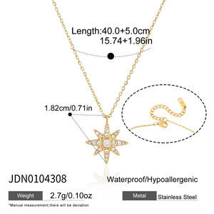 Collana Landy <span class=keywords><strong>Polaris</strong></span> Northern <span class=keywords><strong>Star</strong></span> a Doppio Strato in Acciaio Inox 316L con Pendente Luna e Stella in Zirconia Cubica Placcato Oro 18K PVD - Product Image 3