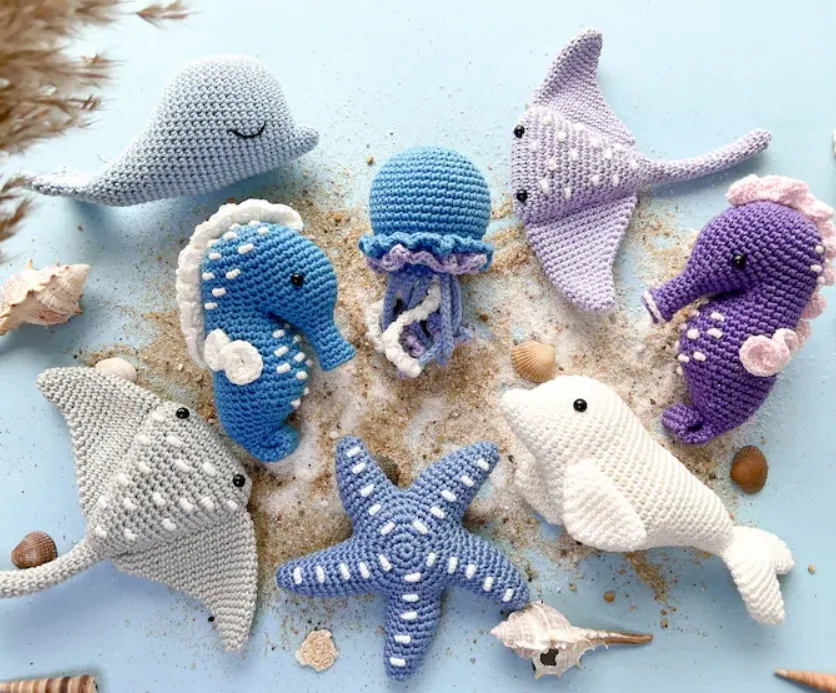 맞춤형 로고 크로 셰 뜨개질 바다 동물 장난감 손 Amigurumi 귀여운 바다 말 해파리 가오리 동물 어린이 장난감