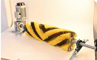 Brosse de nettoyage motorisée pour convoyeur à bande, brosse balayante industrielle en nylon, taille personnalisée pour ciment, sable, charbon, mines, brosse industrielle