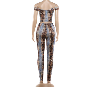 ชุดเซ็ตฤดูร้อนสำหรับผู้หญิง Viviblook Z402ST01 ลายงู สไตล์สตรีทแวร์ เสื้อครอปเปิดไหล่ข้างเดียว กางเกงขายาวเข้ารูป ชุดสองชิ้น - Product Image 4