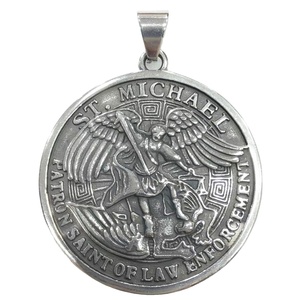 Pendentif classique vintage en acier inoxydable plaqué or avec motif croix, Saint patron, pour homme chrétien, Christopher Michael Archangel - Product Image 2