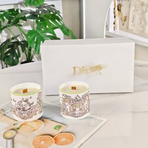 Ensemble cadeau en gros, ensemble <span class=keywords><strong>de</strong></span> bougies parfumées <span class=keywords><strong>de</strong></span> luxe <span class=keywords><strong>de</strong></span> marque <span class=keywords><strong>CD</strong></span> pour les mariages et la décoration <span class=keywords><strong>de</strong></span> la maison, bougies parfumées en cire <span class=keywords><strong>de</strong></span> soja pour la Saint-Valentin - Product Image 1