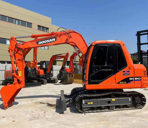 Excavadora de cadenas mini Doosan DH80 de 8 toneladas, usada, origen Corea, pocas horas de trabajo, ideal para pequeños proyectos de construcción. - Product Image 4