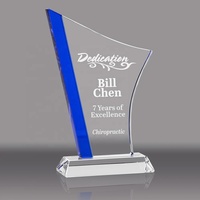 Trophée Plaque Courbe en Cristal Bleu sur Mesure, Élégant et Tendance, pour Cérémonie d'Entreprise ou Souvenir